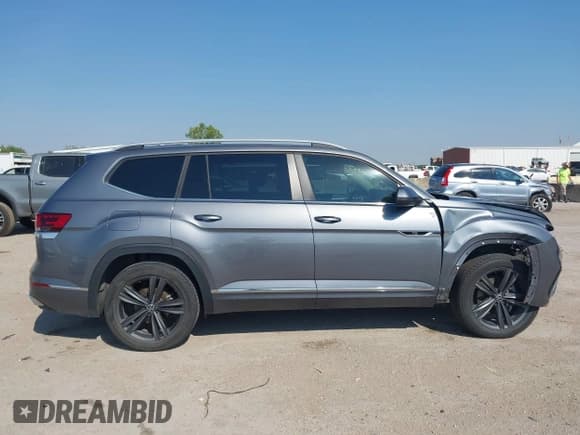 ✅ 2022 Volkswagen Atlas SEL R-Line • VIN: 1V2AR2CA2NC518299 • Lot: 43198762. Wystawiony na IAAI z przebiegiem 118 368 mil. Bezpłatny archiwum sprzedaży aukcyjnych z USA i szczegółowy raport historii pojazdu na DreamBid. Zdjęcie 14.