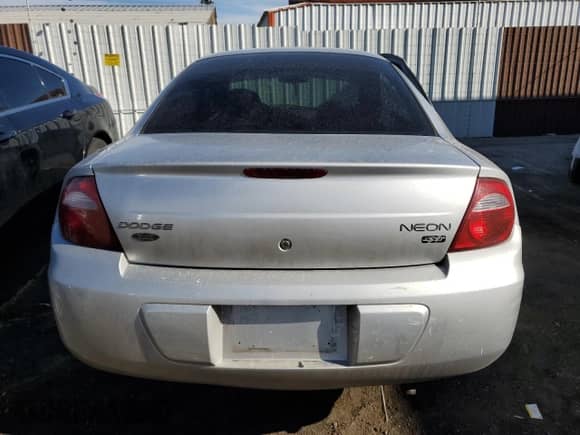 2003 Dodge Neon SXT z VIN 1B3ES56C33D103930, wystawiony jako Copart lot #50413565 z przebiegiem 123 629 mil mil oraz Szkoda całkowita • Salvage title. Historia ofert i sprzedaży dostępna na DreamBid. Obrazek 6.