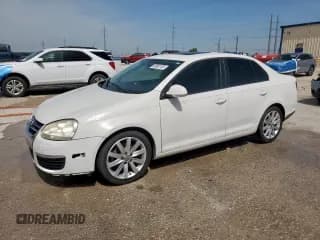 ✅ 2010 Volkswagen Jetta Wolfsburg Edition • VIN: 3VWRA7AJ0AM156555 • Lot: 56982155. Wystawiony na Copart z przebiegiem 72 054 mil. Bezpłatny archiwum sprzedaży aukcyjnych z USA i szczegółowy raport historii pojazdu na DreamBid. Zdjęcie 1.