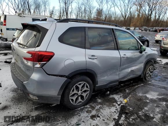 ✅ 2019 Subaru Forester Premium • VIN: JF2SKAEC4KH440529 • Lot: 43476195. Listed on Copart with 119,408 mi. Free auction sales archive from the USA and detailed vehicle history report at DreamBid. Image 3.