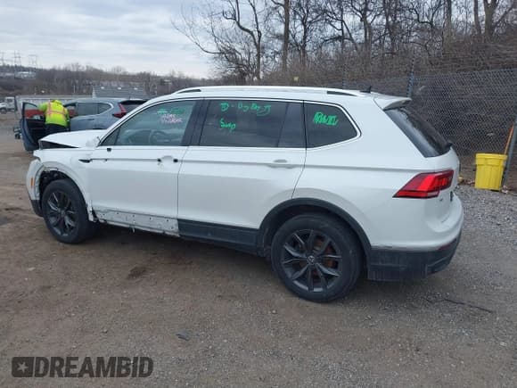 ✅ 2023 Volkswagen Tiguan SE • VIN: 3VV2B7AX8PM062519 • Lot: 41541819. Wystawiony na IAAI z przebiegiem 93 873 mil. Bezpłatny archiwum sprzedaży aukcyjnych z USA i szczegółowy raport historii pojazdu na DreamBid. Zdjęcie 3.