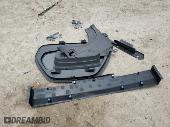 ✅ 2023 Volvo XC40 Ultimate • VIN: YV4ED3UMXP2945977 • Lot: 62649034. Listed on Copart with 10,853 mi. Free auction sales archive from the USA and detailed vehicle history report at DreamBid. Image 13.