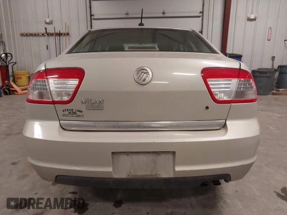 ✅ 2008 Mercury Milan Premier • VIN: 3MEHM08ZX8R659644 • Lot: 43672975. Wystawiony na IAAI z przebiegiem 247 953 mil. Bezpłatny archiwum sprzedaży aukcyjnych z USA i szczegółowy raport historii pojazdu na DreamBid. Zdjęcie 17.