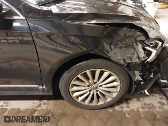 ✅ 2017 Volkswagen Passat SE • VIN: 1VWBT7A33HC033065 • Lot: 43846183. Listed on IAAI with 118,655 mi. Free auction sales archive from the USA and detailed vehicle history report at DreamBid. Image 19.