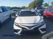 2022 Toyota Camry SE z VIN 4T1G11AK6NU058515, wystawiony jako IAAI lot #43327981 z przebiegiem 52 656 mil mil oraz . Historia ofert i sprzedaży dostępna na DreamBid. Obrazek 12.