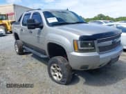 ✅ 2008 Chevrolet Avalanche LS • VIN: 3GNFK12318G182890 • Лот: 42627050. Опубликован ранее на IAAI с пробегом 205 636 миль. Бесплатный доступ к архиву аукционных продаж из США и подробный отчёт об истории автомобиля на DreamBid. Изображение 1.