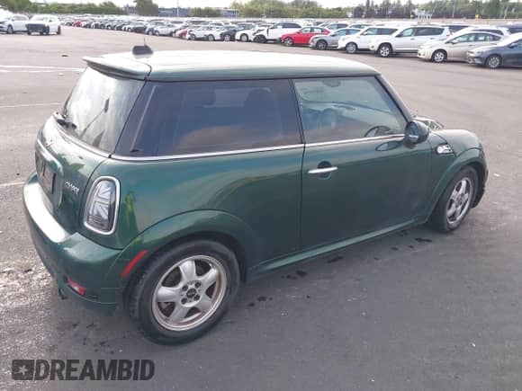 2011 MINI Hardtop with VIN WMWSU3C58BT091720, listed as a IAAI auction lot 42875190 with 60,918 mi miles and . Bid and sale history available at DreamBid. Image 4.
