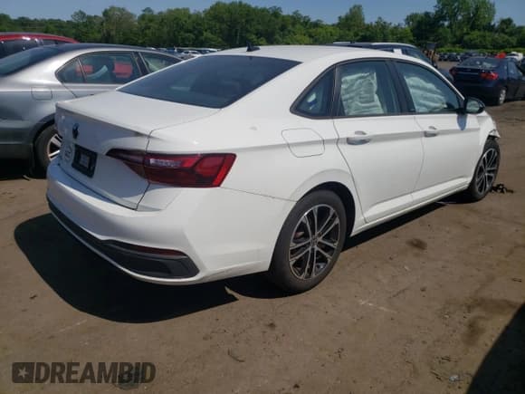 ✅ 2024 Volkswagen Jetta Sport • VIN: 3VWAM7BU4RM023323 • Лот: 59050035. Опубликован ранее на Copart с пробегом 7 322 миль. Бесплатный доступ к архиву аукционных продаж из США и подробный отчёт об истории автомобиля на DreamBid. Изображение 3.