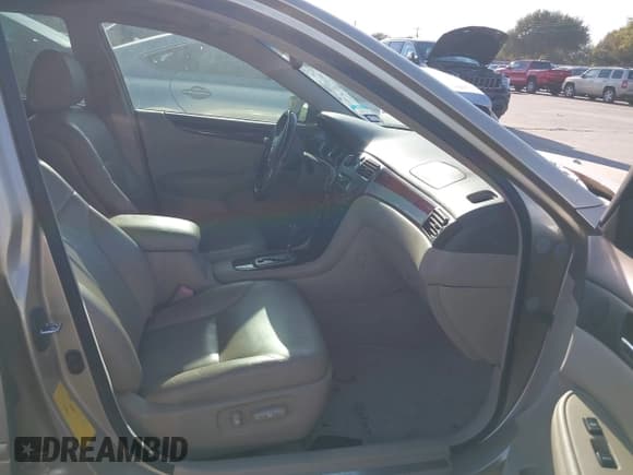 ✅ 2004 Lexus ES 350 • VIN: JTHBA30GX40007062 • Lot: 43395416. Listed on IAAI with 131,537 mi. Free auction sales archive from the USA and detailed vehicle history report at DreamBid. Image 5.