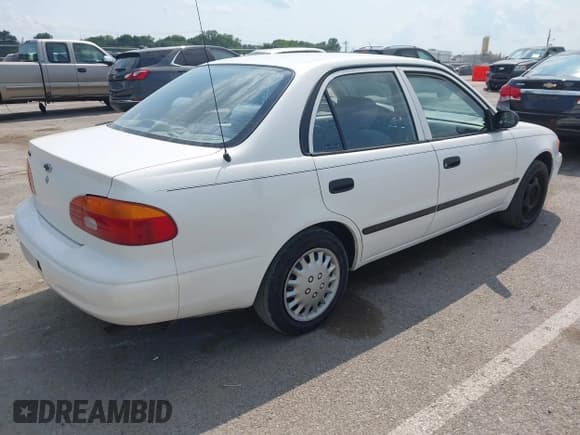✅ 2002 Chevrolet Prizm • VIN: 1Y1SK52862Z406622 • Lot: 42921512. Listed on IAAI with 111,803 mi. Free auction sales archive from the USA and detailed vehicle history report at DreamBid. Image 4.