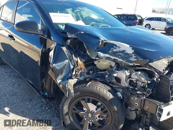 ✅ 2022 Hyundai Ioniq Blue • VIN: KMHC65LC9NU281225 • Lot: 41247845. Wystawiony na IAAI z przebiegiem 35 831 mil. Bezpłatny archiwum sprzedaży aukcyjnych z USA i szczegółowy raport historii pojazdu na DreamBid. Zdjęcie 18.