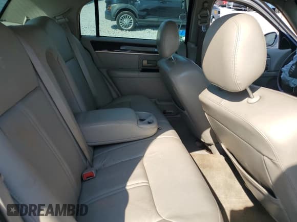 ✅ 2008 Lincoln Town Car Limited • VIN: 2LNHM82WX8X658778 • Lot: 81089305. Wystawiony na Copart z przebiegiem 176 978 mil. Bezpłatny archiwum sprzedaży aukcyjnych z USA i szczegółowy raport historii pojazdu na DreamBid. Zdjęcie 10.