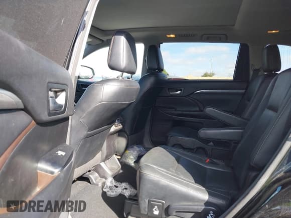 ✅ 2017 Toyota Highlander Hybrid Limited • VIN: 5TDDGRFH3HS028608 • Lot: 41709093. Listed on IAAI with 108,207 mi. Free auction sales archive from the USA and detailed vehicle history report at DreamBid. Image 8.