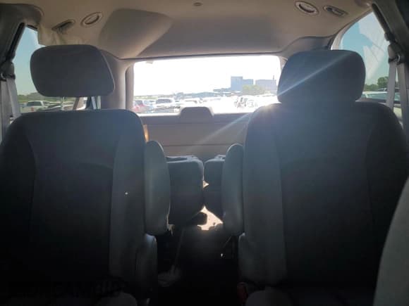 ✅ 2003 Chrysler Town & Country LX • VIN: 2C4GP44373R264803 • Lot: 66106405. Wystawiony na Copart z przebiegiem 102 177 mil. Bezpłatny archiwum sprzedaży aukcyjnych z USA i szczegółowy raport historii pojazdu na DreamBid. Zdjęcie 10.