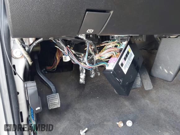 ✅ 2008 Chevrolet Avalanche LS • VIN: 3GNFK12318G182890 • Лот: 42627050. Опубликован ранее на IAAI с пробегом 205 636 миль. Бесплатный доступ к архиву аукционных продаж из США и подробный отчёт об истории автомобиля на DreamBid. Изображение 16.