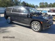 ✅ 2021 Chevrolet Suburban Premier • VIN: 1GNSKFKD6MR187162 • Lot: 76249534. Wystawiony na Copart z przebiegiem 42 017 mil. Bezpłatny archiwum sprzedaży aukcyjnych z USA i szczegółowy raport historii pojazdu na DreamBid. Zdjęcie 4.