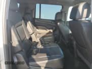 ✅ 2017 Chevrolet Suburban Premier • VIN: 1GNSKJKC5HR215260 • Lot: 64230254. Wystawiony na Copart z przebiegiem 122 978 mil. Bezpłatny archiwum sprzedaży aukcyjnych z USA i szczegółowy raport historii pojazdu na DreamBid. Zdjęcie 11.