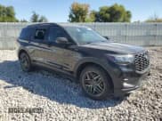 ✅ 2025 Ford Explorer ST-Line • VIN: 1FMUK8KHXSGB37949 • Lot: 84734655. Wystawiony na Copart z przebiegiem 15 937 mil. Bezpłatny archiwum sprzedaży aukcyjnych z USA i szczegółowy raport historii pojazdu na DreamBid. Zdjęcie 4.