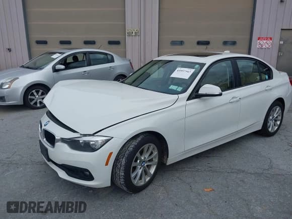 ✅ 2017 BMW 3 Series 320i xDrive • VIN: WBA8E5G38HNU44076 • Лот: 43557943. Опубликован ранее на IAAI с пробегом 140 100 миль. Бесплатный доступ к архиву аукционных продаж из США и подробный отчёт об истории автомобиля на DreamBid. Изображение 17.
