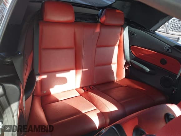 ✅ 2008 BMW 1 Series 128i • VIN: WBAUN13538VH80185 • Lot: 41381953. Wystawiony na IAAI z przebiegiem Nie podano. Bezpłatny archiwum sprzedaży aukcyjnych z USA i szczegółowy raport historii pojazdu na DreamBid. Zdjęcie 8.