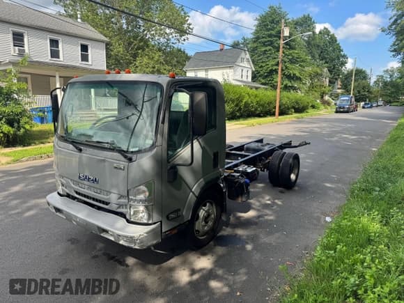 ✅ 2017 Isuzu NRR IBT • VIN: JALE5W160H7302547 • Лот: 64943885. Опубликован ранее на Copart с пробегом 116 870 миль. Бесплатный доступ к архиву аукционных продаж из США и подробный отчёт об истории автомобиля на DreamBid. Изображение 2.