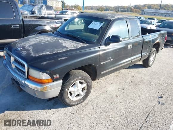 ✅ 1997 Dodge Dakota • VIN: 1B7GL23X9VS296979 • Лот: 43617511. Размещён на IAAI с пробегом 131 165 миль миль. Получите бесплатный доступ к архиву аукционных продаж из США и посмотрите подробный отчёт об истории автомобиля на DreamBid. Изображение 2.