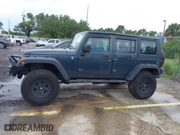 ✅ 2008 Jeep Wrangler Unlimited X • VIN: 1J4GA39198L529900 • Lot: 43056730. Listed on IAAI with 145,039 mi. Free auction sales archive from the USA and detailed vehicle history report at DreamBid. Image 14.