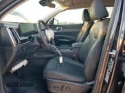 ✅ 2025 Kia Sorento S • VIN: 5XYRL4JC7SG336157 • Lot: 67906935. Wystawiony na Copart z przebiegiem 9 311 mil. Bezpłatny archiwum sprzedaży aukcyjnych z USA i szczegółowy raport historii pojazdu na DreamBid. Zdjęcie 7.