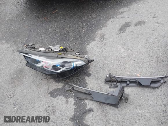 ✅ 2023 BMW 8 Series M850i xDrive • VIN: WBABC4C03PCK50261 • Lot: 43608568. Listed on IAAI with 29,434 mi. Free auction sales archive from the USA and detailed vehicle history report at DreamBid. Image 18.