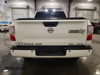 ✅ 2018 Nissan Titan S • VIN: 1N6AA1F49JN522371 • Lot: 80205605. Wystawiony na Copart z przebiegiem 176 273 mil. Bezpłatny archiwum sprzedaży aukcyjnych z USA i szczegółowy raport historii pojazdu na DreamBid. Zdjęcie 6.