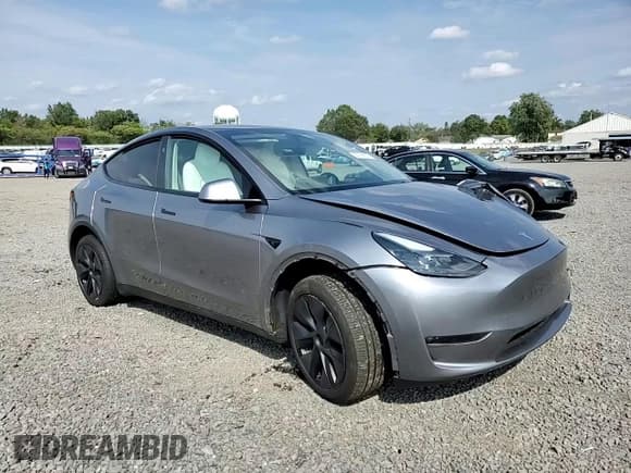 ✅ 2024 Tesla Model Y Long Range • VIN: 7SAYGDEE2RA333891 • Lot: 83788875. Wystawiony na Copart z przebiegiem 17 191 mil. Bezpłatny archiwum sprzedaży aukcyjnych z USA i szczegółowy raport historii pojazdu na DreamBid. Zdjęcie 13.
