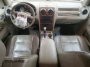 ✅ 2005 Ford Freestyle Limited • VIN: 1FMZK031X5GA80956 • Lot: 89846395. Wystawiony na Copart z przebiegiem 177 700 mil. Bezpłatny archiwum sprzedaży aukcyjnych z USA i szczegółowy raport historii pojazdu na DreamBid. Zdjęcie 8.