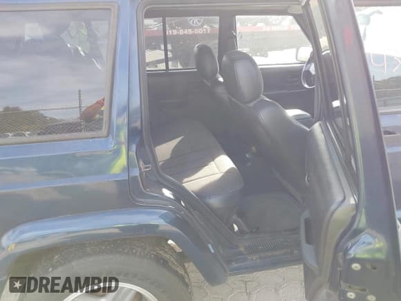 ✅ 2001 Jeep Cherokee Sport • VIN: 1J4FF58S71L502445 • Lot: 43548532. Listed on IAAI with 284,990 mi. Free auction sales archive from the USA and detailed vehicle history report at DreamBid. Image 8.