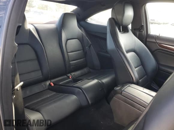 ✅ 2014 Mercedes-Benz C 250 • VIN: WDDGJ4HB5EG190147 • Lot: 66263525. Wystawiony na Copart z przebiegiem 135 088 mil. Bezpłatny archiwum sprzedaży aukcyjnych z USA i szczegółowy raport historii pojazdu na DreamBid. Zdjęcie 10.