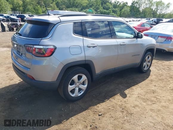 ✅ 2019 Jeep Compass Latitude • VIN: 3C4NJDBB4KT647418 • Лот: 43030266. Опубликован ранее на IAAI с пробегом 60 112 миль. Бесплатный доступ к архиву аукционных продаж из США и подробный отчёт об истории автомобиля на DreamBid. Изображение 4.
