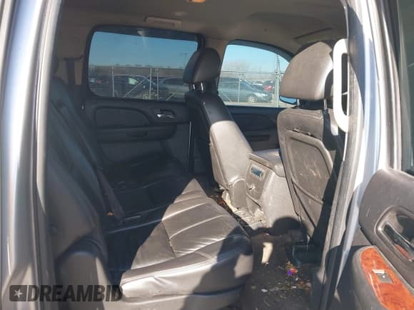 ✅ 2010 GMC Yukon XL SLT • VIN: 1GKUKKE30AR257090 • Lot: 41741071. Wystawiony na IAAI z przebiegiem 314 331 mil. Bezpłatny archiwum sprzedaży aukcyjnych z USA i szczegółowy raport historii pojazdu na DreamBid. Zdjęcie 8.