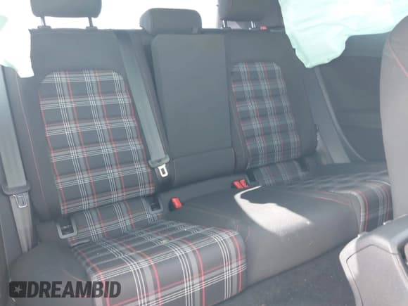 ✅ 2015 Volkswagen Golf GTI S • VIN: 3VWYT7AUXFM088823 • Lot: 42021865. Wystawiony na IAAI z przebiegiem 90 976 mil. Bezpłatny archiwum sprzedaży aukcyjnych z USA i szczegółowy raport historii pojazdu na DreamBid. Zdjęcie 8.