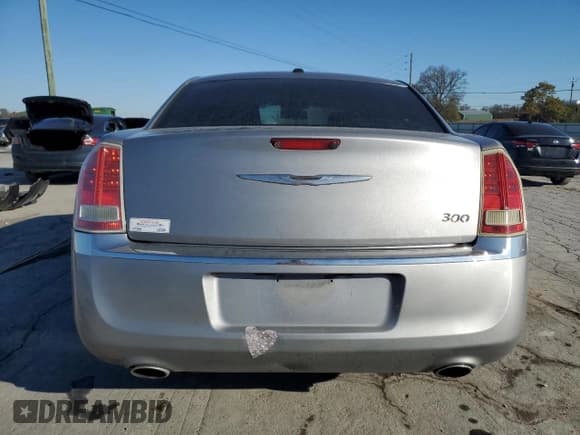 ✅ 2011 Chrysler 300 Limited • VIN: 2C3CA5CG4BH538106 • Lot: 91878795. Listed on Copart with 186,334 mi. Free auction sales archive from the USA and detailed vehicle history report at DreamBid. Image 6.