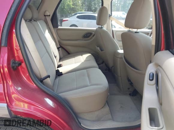 ✅ 2006 Ford Escape XLT • VIN: 1FMCU93126KC72746 • Lot: 43275843. Wystawiony na IAAI z przebiegiem 180 240 mil. Bezpłatny archiwum sprzedaży aukcyjnych z USA i szczegółowy raport historii pojazdu na DreamBid. Zdjęcie 8.