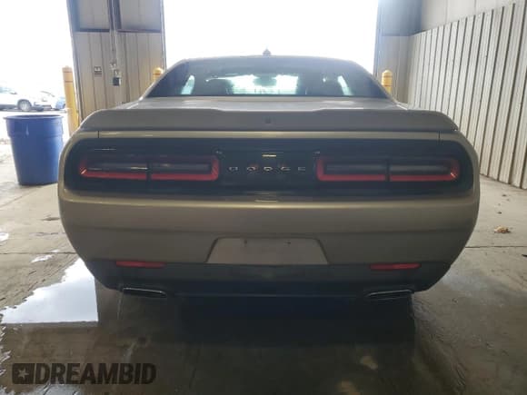 ✅ 2018 Dodge Challenger SXT Plus • VIN: 2C3CDZAG0JH149818 • Lot: 92327095. Wystawiony na Copart z przebiegiem 154 779 mil. Bezpłatny archiwum sprzedaży aukcyjnych z USA i szczegółowy raport historii pojazdu na DreamBid. Zdjęcie 6.
