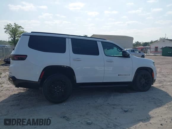 ✅ 2023 Jeep Wagoneer Series II Carbide • VIN: 1C4SJUBP9PS516282 • Lot: 41866812. Listed on IAAI with 29,136 mi. Free auction sales archive from the USA and detailed vehicle history report at DreamBid. Image 13.