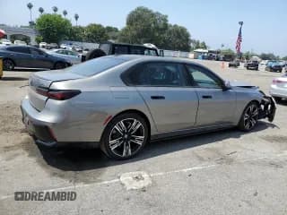 ✅ 2024 BMW i7 xDrive60 • VIN: WBY53EJ08RCP97827 • Lot: 57646464. Wystawiony na Copart z przebiegiem Nie podano. Bezpłatny archiwum sprzedaży aukcyjnych z USA i szczegółowy raport historii pojazdu na DreamBid. Zdjęcie 3.