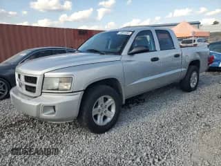 2010 Dodge Dakota Bighorn/Lonestar z VIN 1D7CE3GK2AS200512, wystawiony jako Copart lot #72061585 z przebiegiem 146 303 mil mil oraz Szkoda całkowita • Salvage title. Historia ofert i sprzedaży dostępna na DreamBid. Obrazek 1.