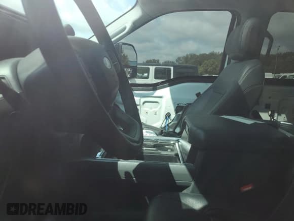 ✅ 2024 Ford F-250 XL • VIN: 1FT8W2BN1REE60418 • Lot: 68909055. Listed on Copart with Not provided. Free auction sales archive from the USA and detailed vehicle history report at DreamBid. Image 7.