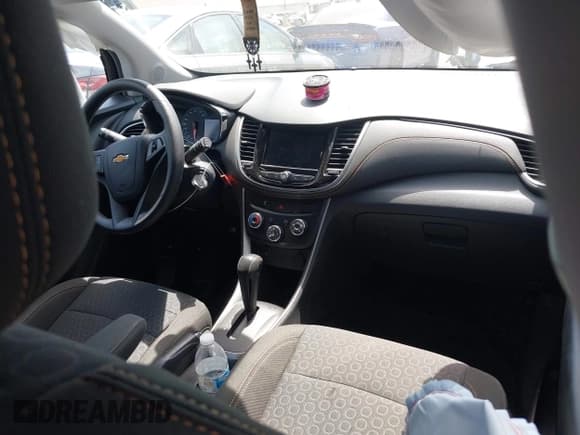 ✅ 2021 Chevrolet Trax LS • VIN: KL7CJKSB0MB319698 • Lot: 43034620. Listed on IAAI with 8,224 mi. Free auction sales archive from the USA and detailed vehicle history report at DreamBid. Image 5.