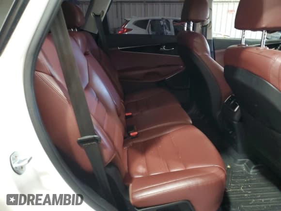 ✅ 2018 Kia Sorento SX • VIN: 5XYPK4A52JG410885 • Лот: 82616515. Опубликован ранее на Copart с пробегом 242 263 миль. Бесплатный доступ к архиву аукционных продаж из США и подробный отчёт об истории автомобиля на DreamBid. Изображение 11.