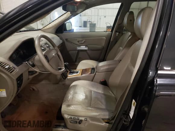 ✅ 2005 Volvo XC90 • VIN: YV1CZ911051142746 • Lot: 55519595. Wystawiony na Copart z przebiegiem 178 687 mil. Bezpłatny archiwum sprzedaży aukcyjnych z USA i szczegółowy raport historii pojazdu na DreamBid. Zdjęcie 7.