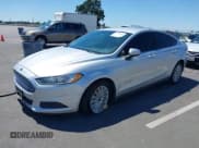✅ 2016 Ford Fusion S Hybrid • VIN: 3FA6P0UU5GR342983 • Лот: 42302440. Опубликован ранее на IAAI с пробегом 141 830 миль. Бесплатный доступ к архиву аукционных продаж из США и подробный отчёт об истории автомобиля на DreamBid. Изображение 2.