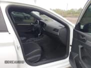 ✅ 2024 Volkswagen Jetta Sport • VIN: 3VWBM7BU6RM085150 • Лот: 43285753. Опубликован ранее на IAAI с пробегом 2 638 миль. Бесплатный доступ к архиву аукционных продаж из США и подробный отчёт об истории автомобиля на DreamBid. Изображение 5.