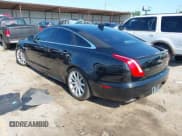 ✅ 2017 Jaguar XJ R-Sport • VIN: SAJWA1C76H8W08819 • Lot: 42181569. Wystawiony na IAAI z przebiegiem 126 679 mil. Bezpłatny archiwum sprzedaży aukcyjnych z USA i szczegółowy raport historii pojazdu na DreamBid. Zdjęcie 3.